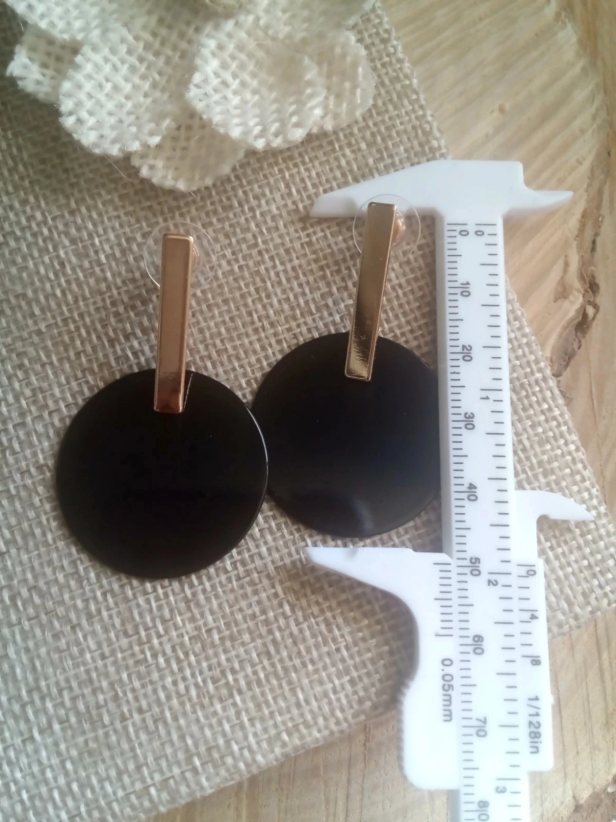 Boucles d'oreilles dorées et noires – photo 2
